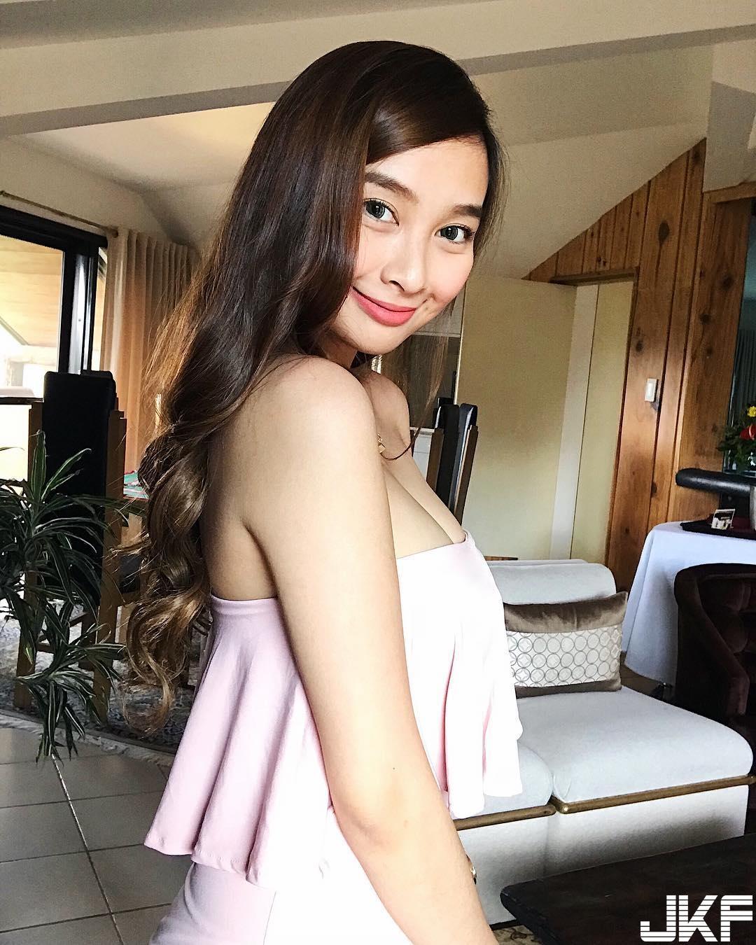 一起吃鸡！「甜美实况主」挟带火辣身材射击　激动处难免全身颤抖！(11)