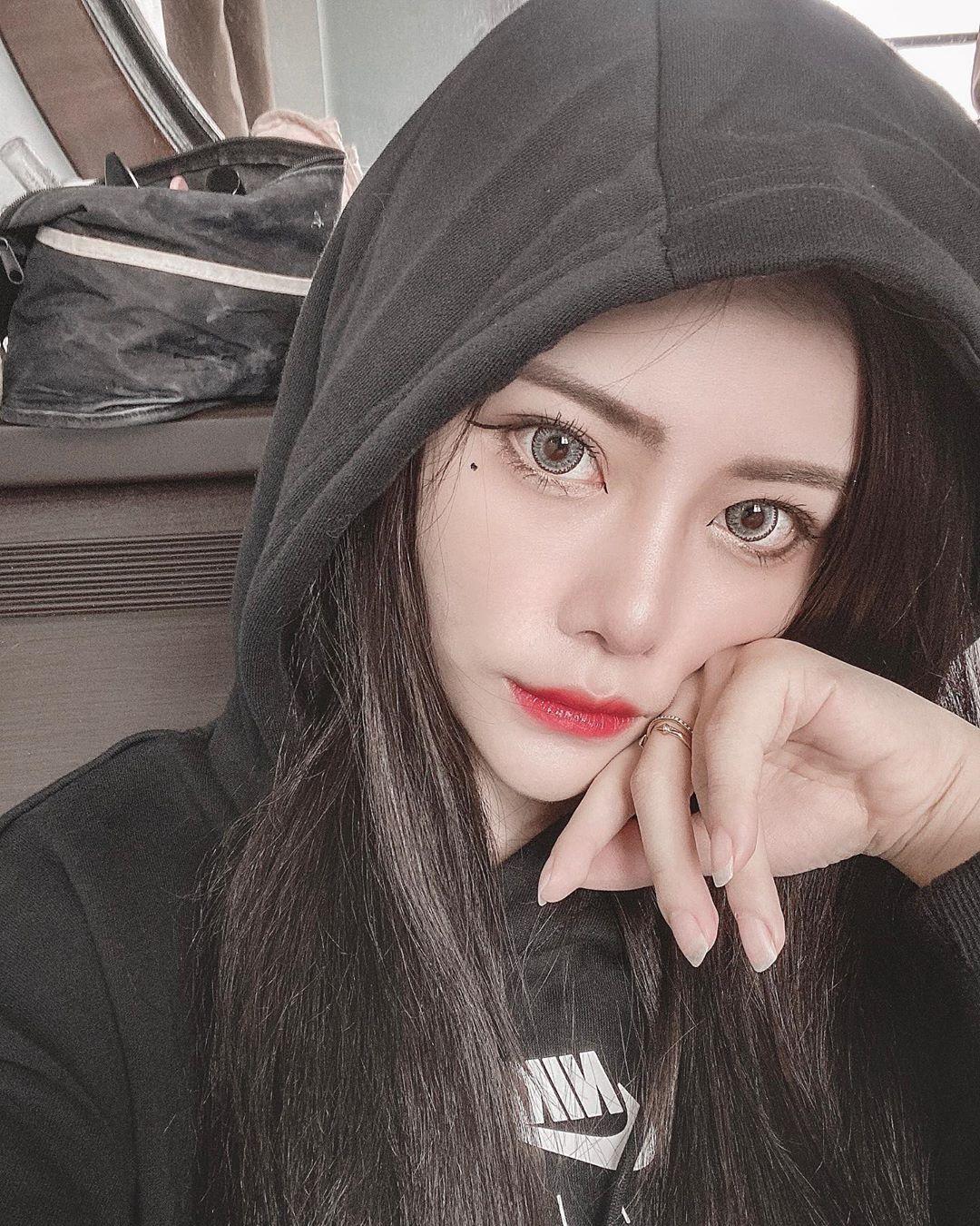 妮妮红姜黄小姊姊 眼睛水汪汪又大又圆 超逆天美胸外露超可以(18)