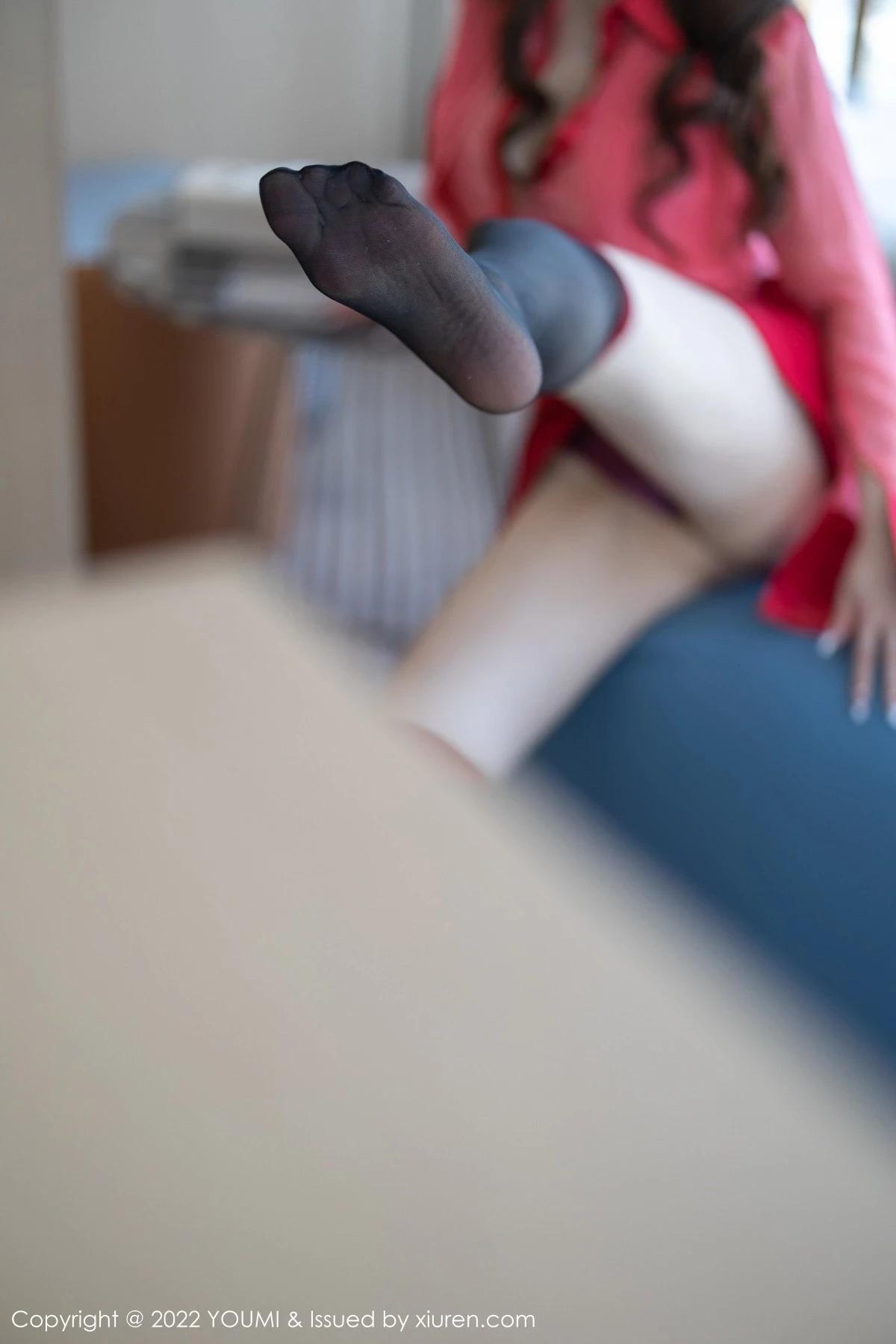 [YouMi尤蜜薈]Vol.809_女神尤妮絲Egg紅色輕透上衣配紅短裙半脫露紅色內衣誘惑寫真60P(11)