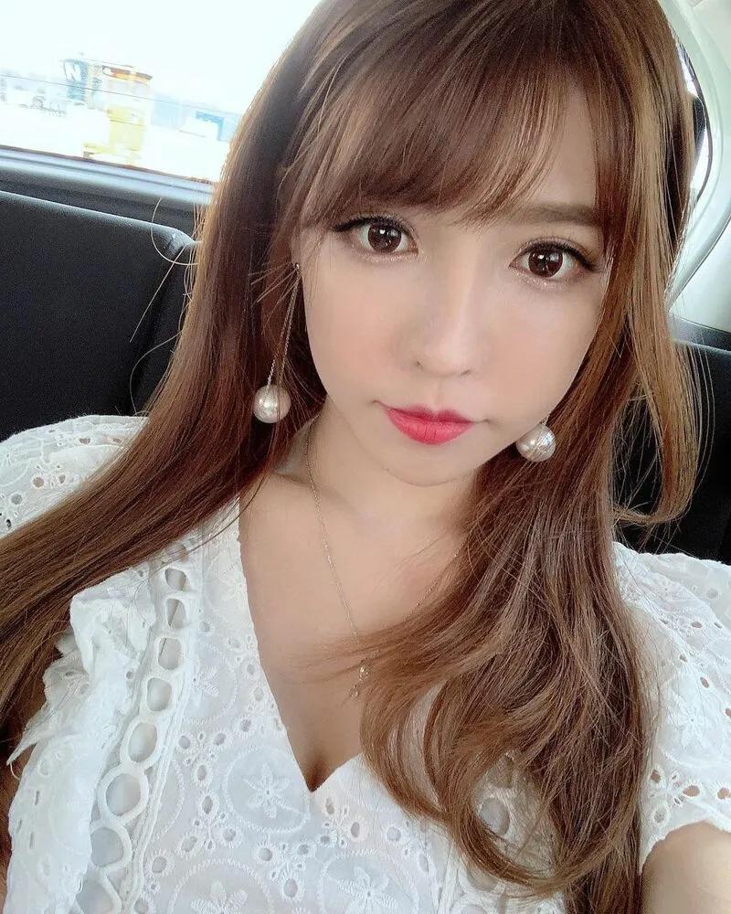 香港正妹「咏曦 Nina」胸前G杯美乳超抢眼 性感姿态超惊人可遇不可求(14)