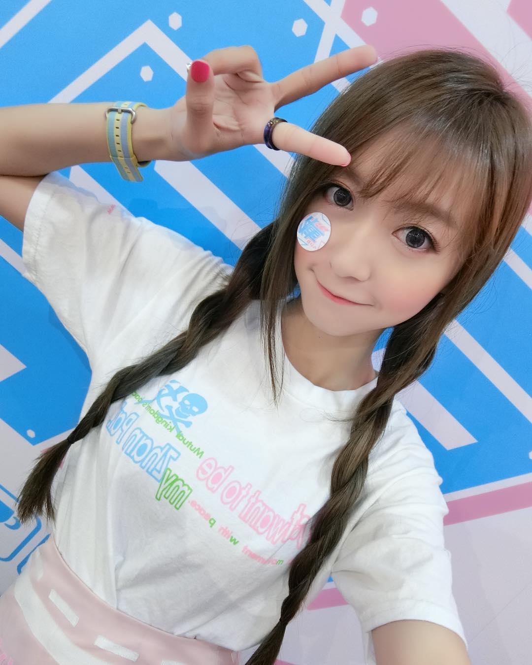 谁说嫩妹没有杀伤力！「林攸攸」白嫩小脸鼓起脸颊超萌甜，对到眼就立马失魂被勾引！-小湿妹图(13)