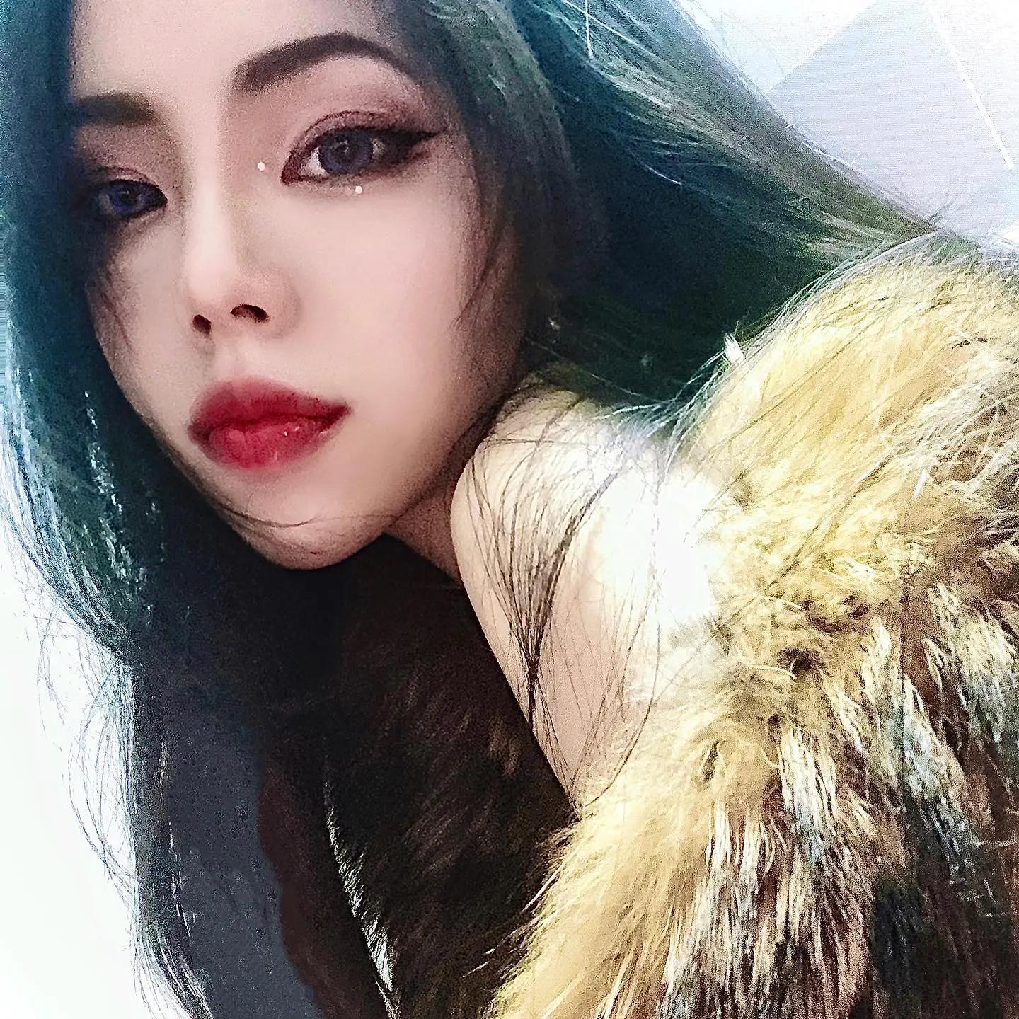 清纯是假象！大眼正妹遭起底…　18+色色照全曝光　网：原来尺度这么大！