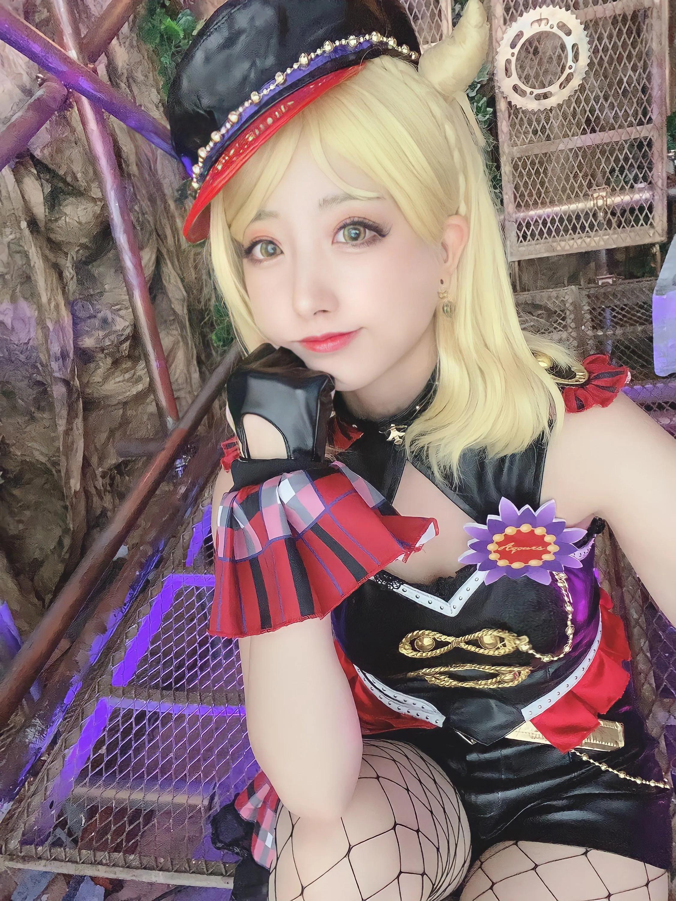 正妹Coser水灵大眼散发无辜萌电波　白皙嫩体X修长美腿更是一秒圈粉(4)