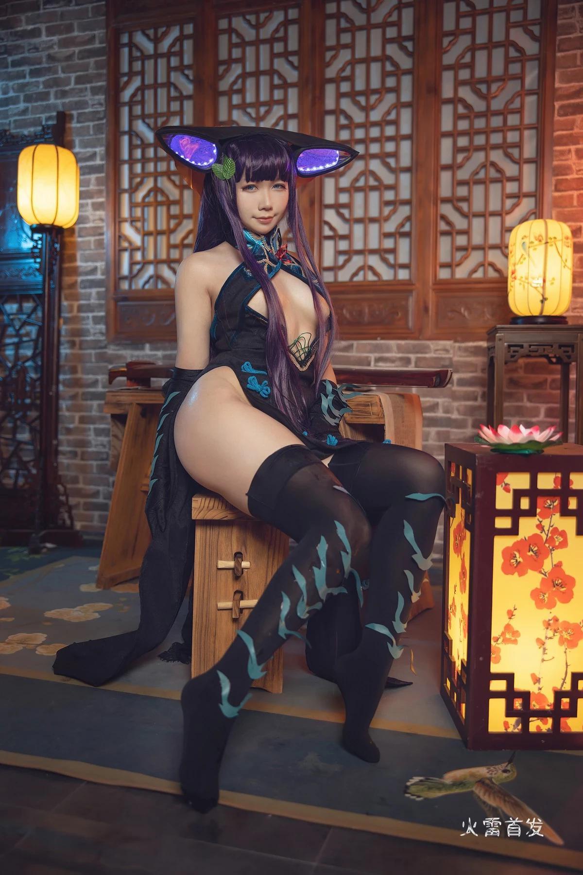 微博妹子麻花麻花醬楊貴妃主題戶外性感黑色旗袍秀豐滿身材豪乳翹臀誘惑寫真37P(23)