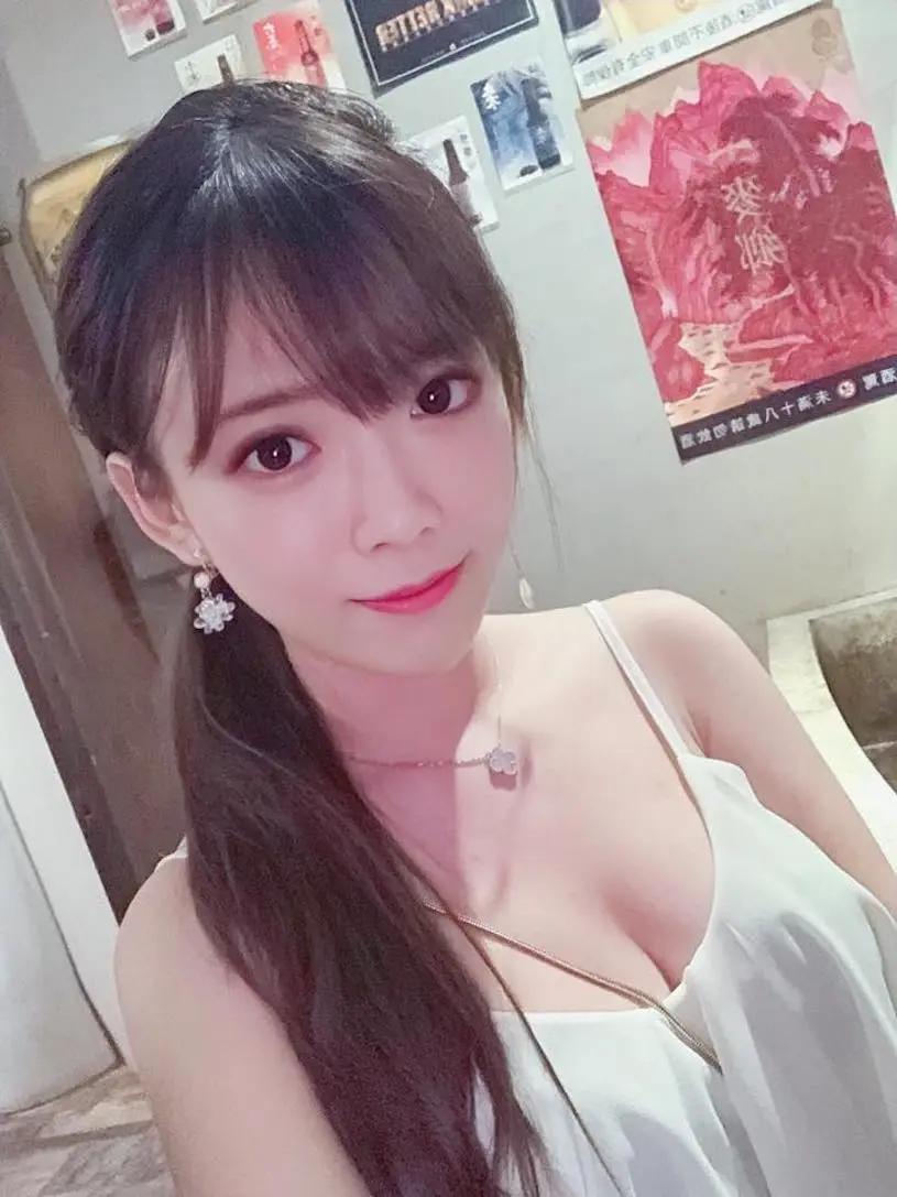 超萌感实况主「小希儿Angel」，酥胸微露「暗藏深沟实力」！