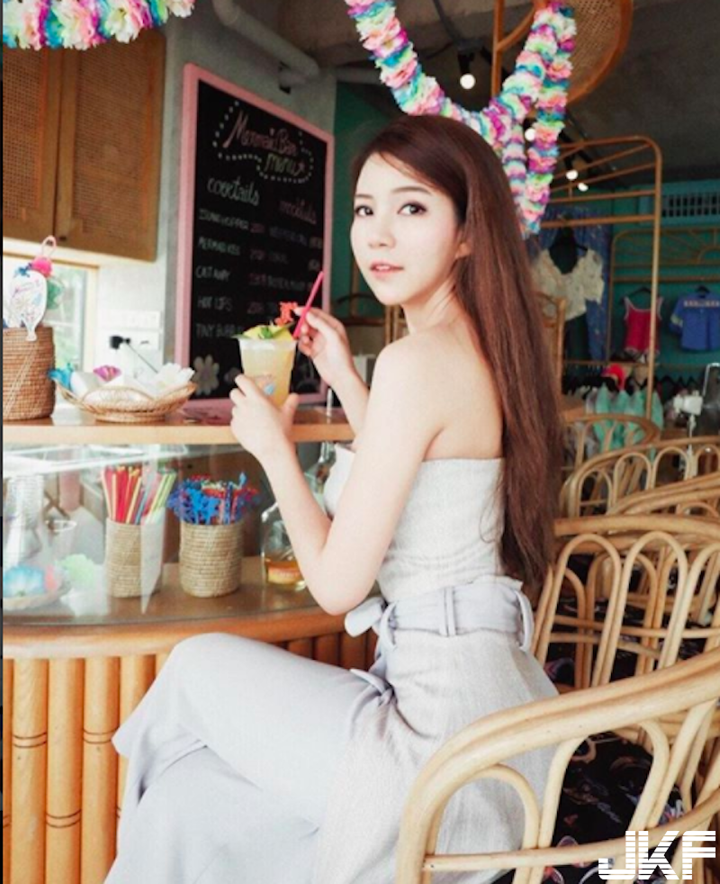 对面用餐「白嫩大奶妹」好可爱！下了泳池后「Ｓ曲线」火辣身材更诱人！-小湿妹图(8)