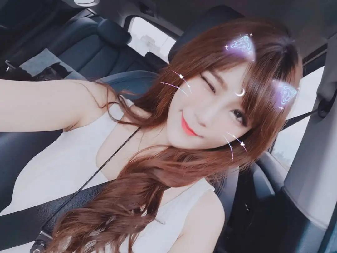 菁菁Kitty 超Ｈ身材一览无遗 网暴动：极品正妹(12)