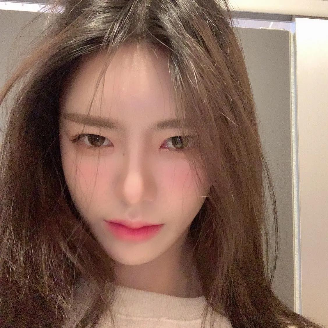 최아윤(崔雅允)(18)