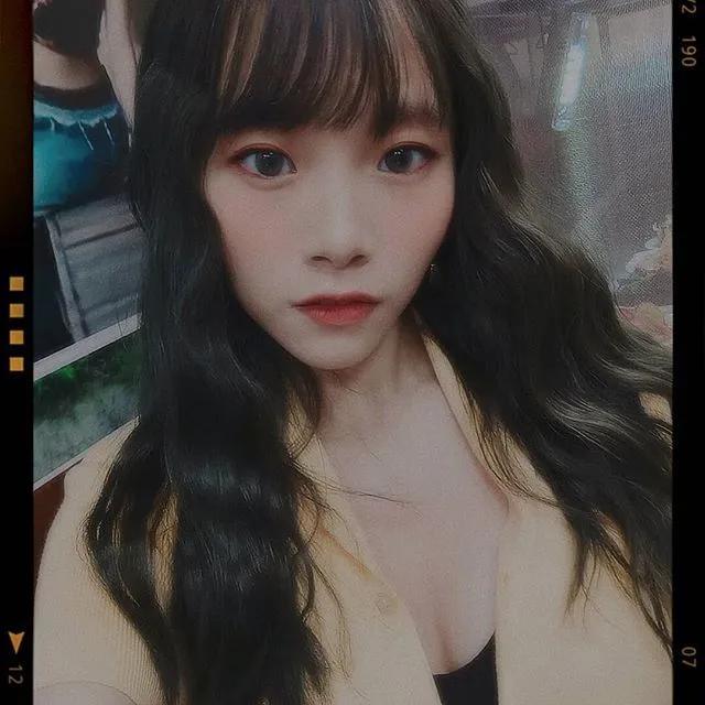 甜美高颜值一看就恋爱了 气质外表超吸睛 徐芝蓉 芝芝(14)