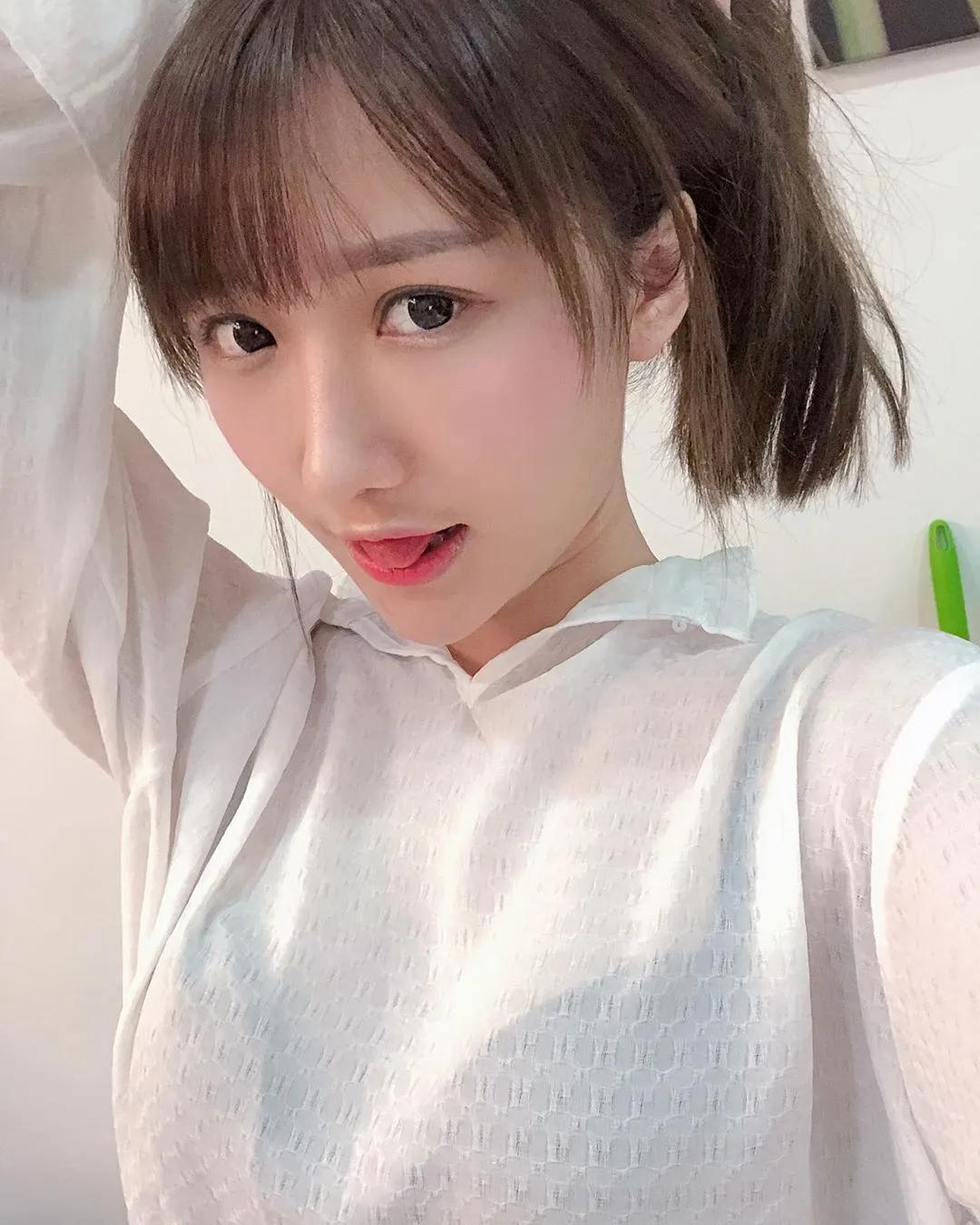 蝴蝶儿 可爱放送酥胸 .....身材真是赏心悦目啊(12)