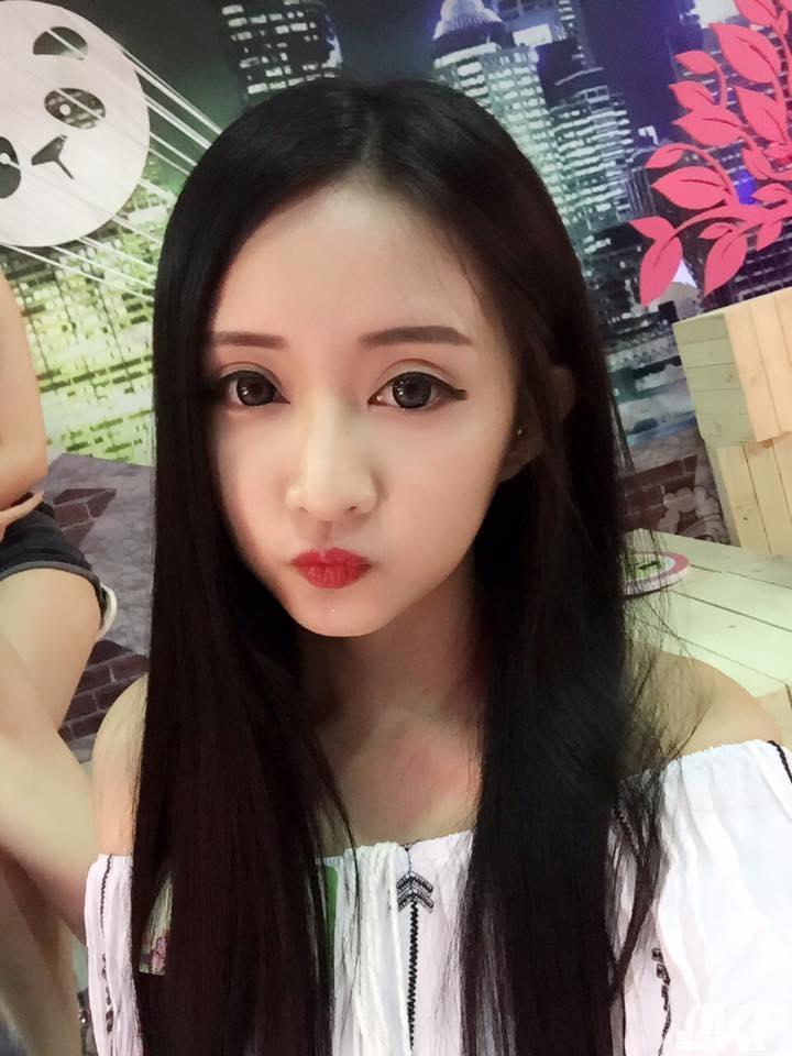 台艺大气质古典美女「巴掌脸正妹」脸跟手机一样小？但其他地方可不小…-小湿妹图