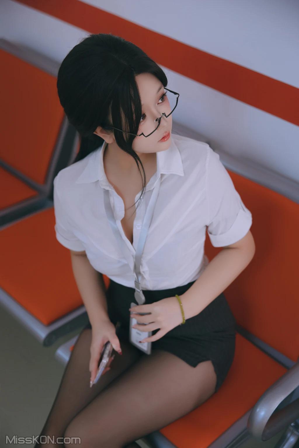 Coser@日奈娇: 地铁OL (287 photos )(194)
