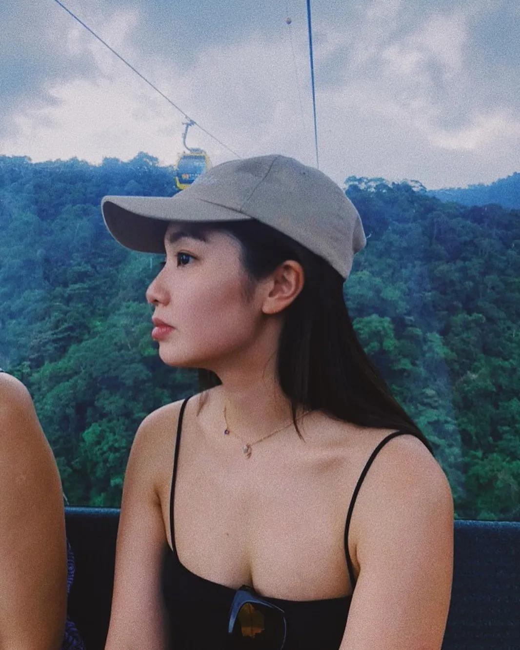 肉色超引人遐想！「陈芳语Kimberley」月台遛狗大解放，傲人双峰和美嫩屁屁乍现辣爆！-小湿妹图(5)