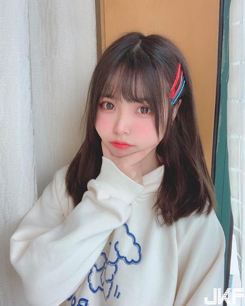 超人气美少女「liyuu」制服照疯传，「完美童颜」让人想立刻抱紧处理！-小湿妹图(5)