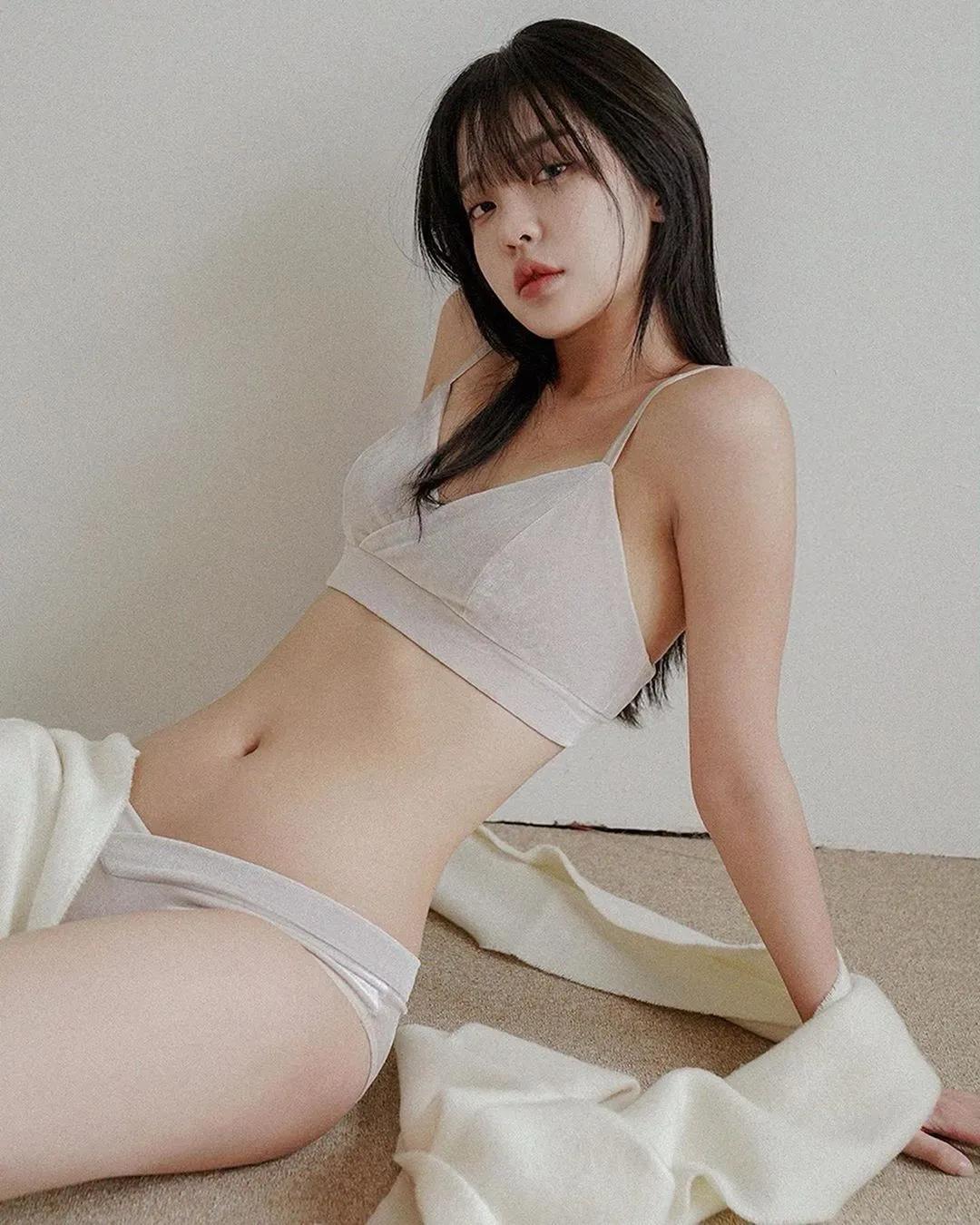 厌世美少女「Uja」空灵气质清新脱俗　慵懒迷茫「勾魂眼神」让人瞬间沦陷-小湿妹图(9)