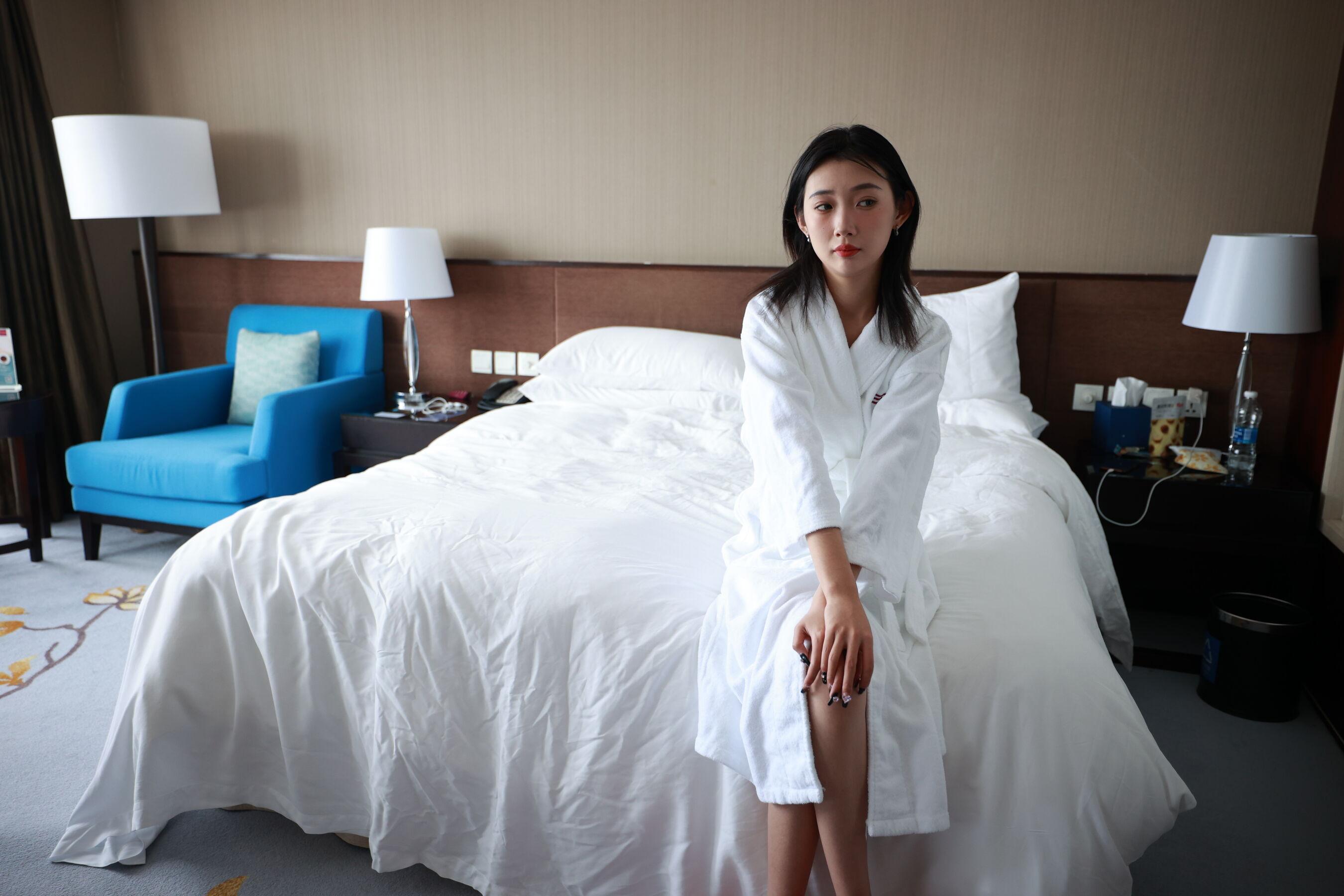 国模套图 国模念念人体私拍套图(1)