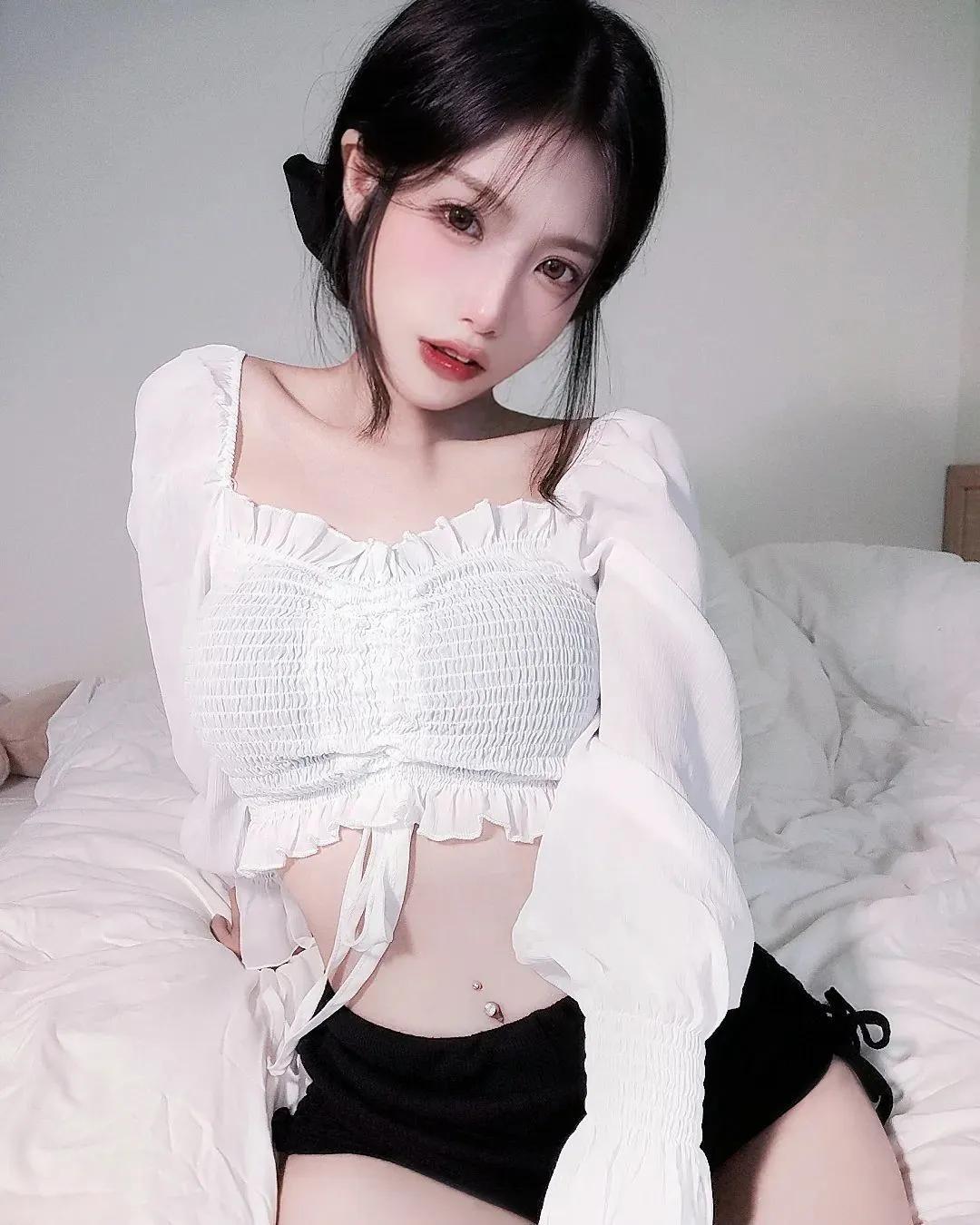 雪白深沟「chieh0528」身材辣度爆表 让人想坏坏(25)