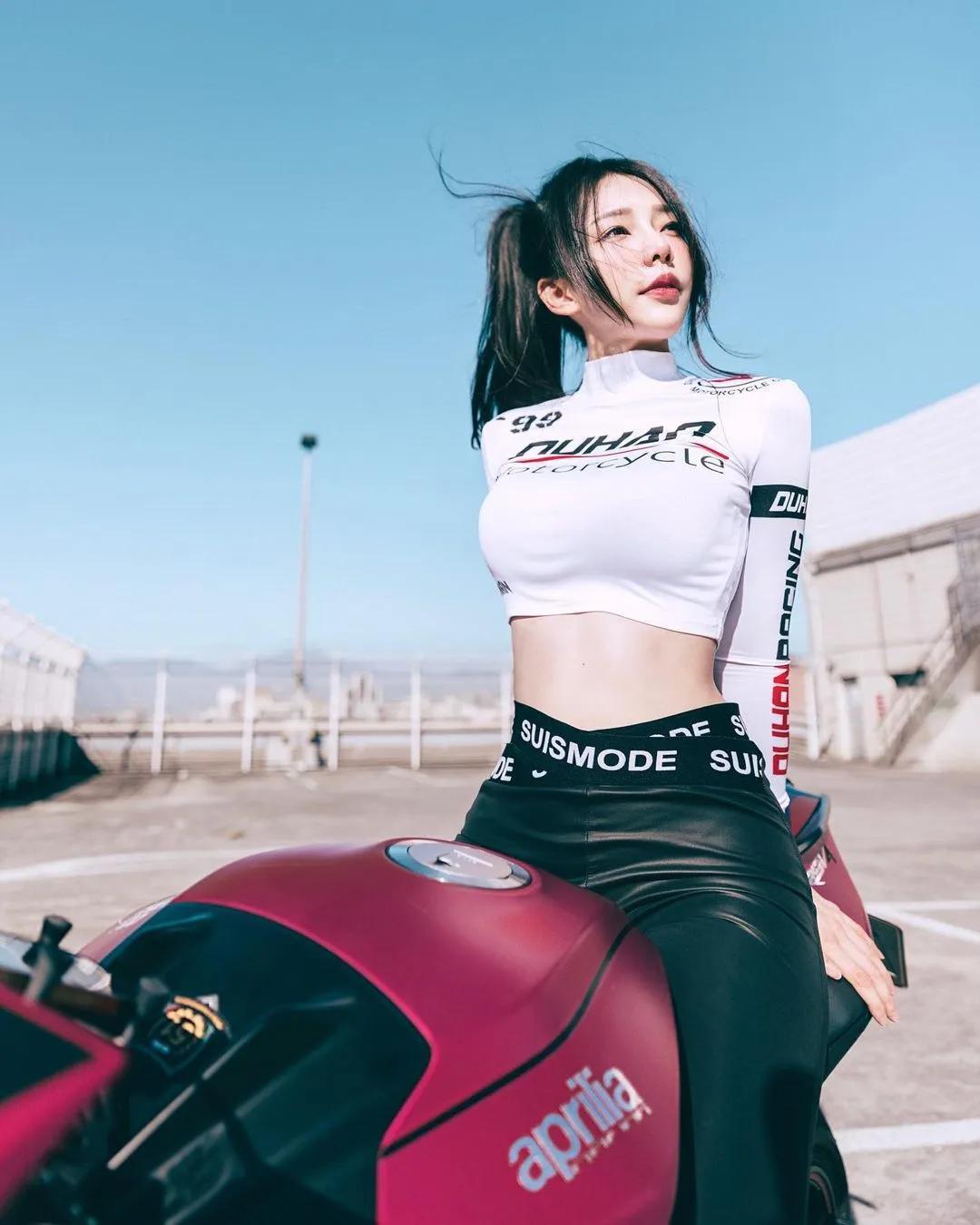 重机女神「王晨飘Sofia」姣好曲线和白嫩美腿正面解放(6)