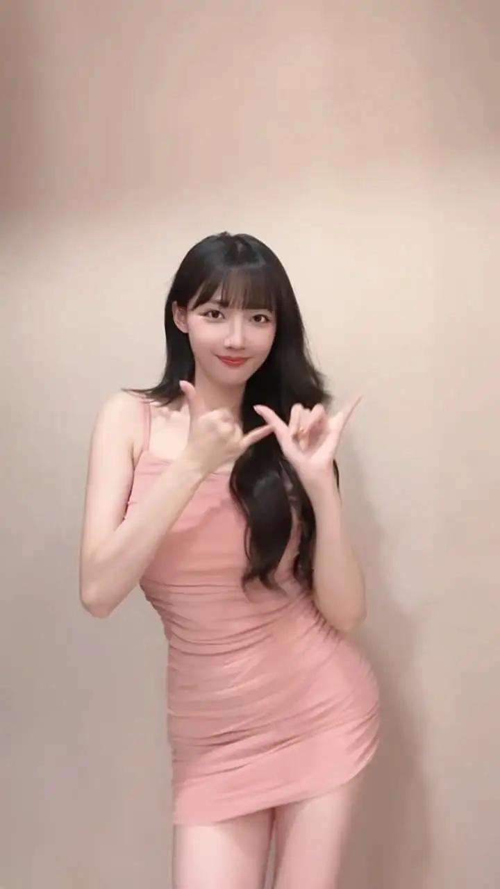 无辜大眼「少盐 yenyen」双峰汹涌 好热好养眼(10)