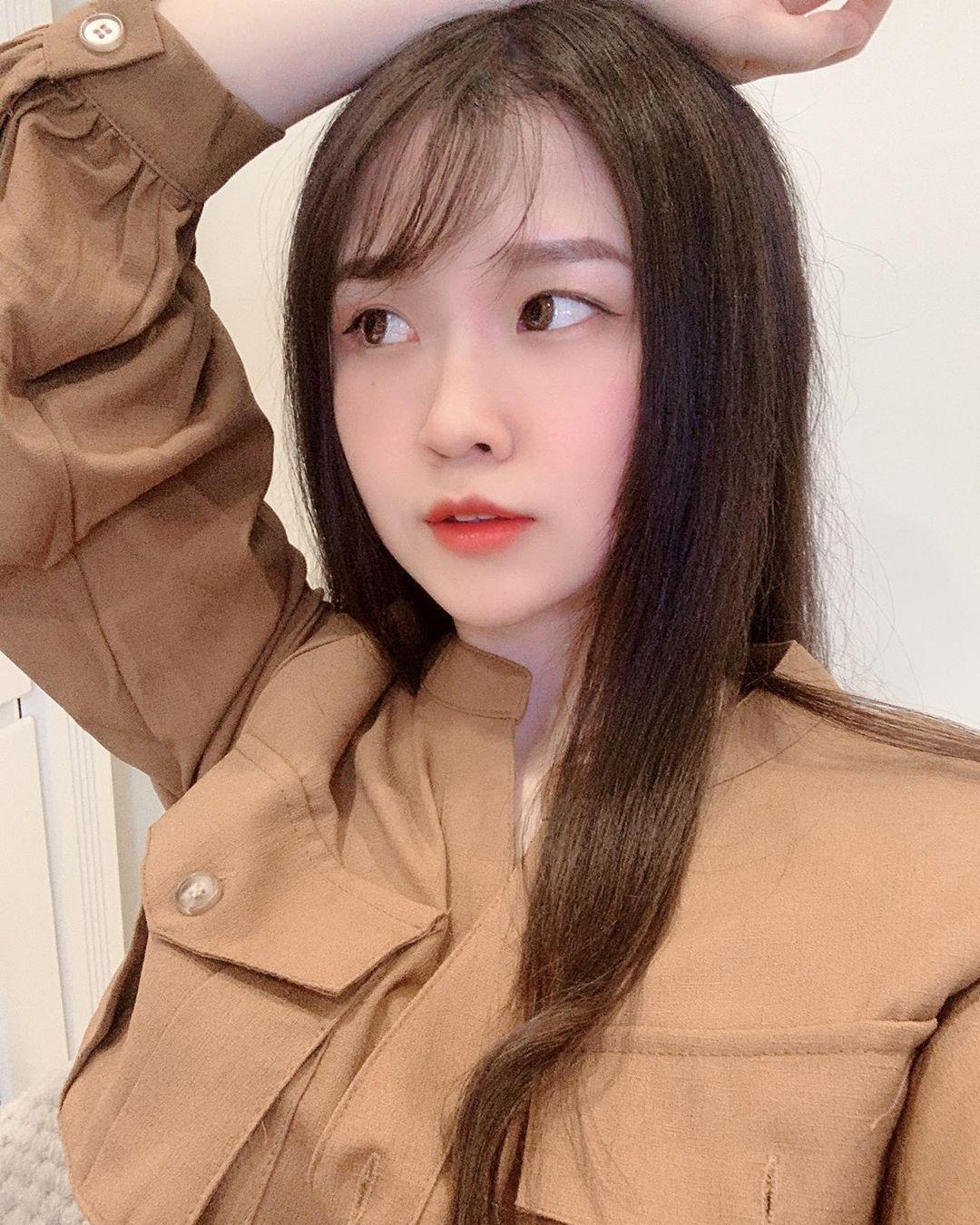 Chiu Tzu邱邱 正妹会计身材火爆惊人(2)