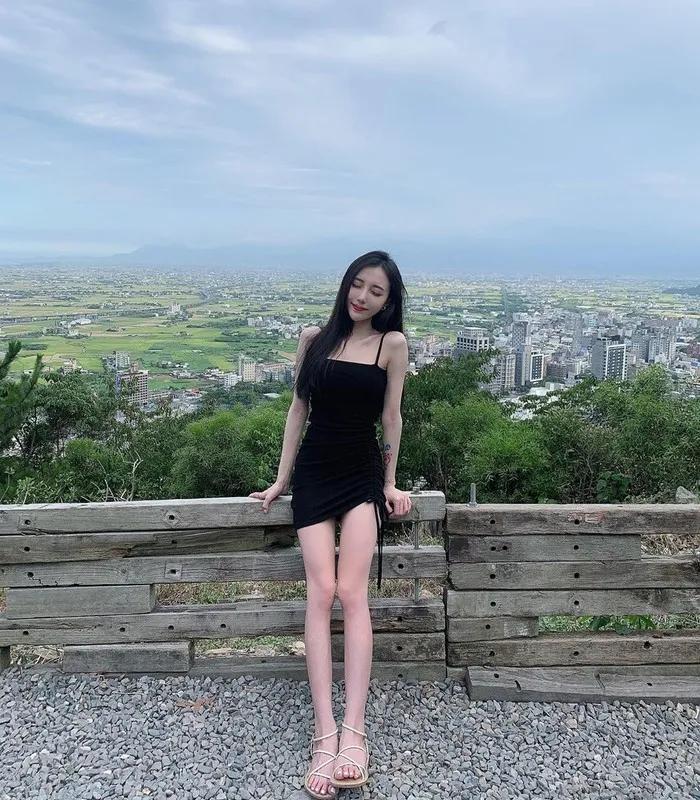 正妹Iris睡前自拍耍性感换上细肩带小可爱大方解放好身材(33)