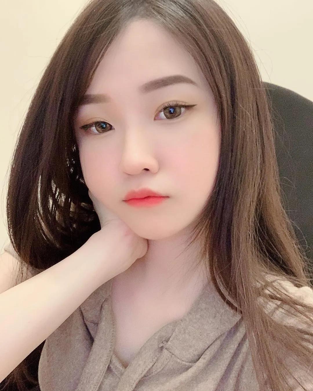 Chiu Tzu邱邱 正妹会计身材火爆惊人(5)