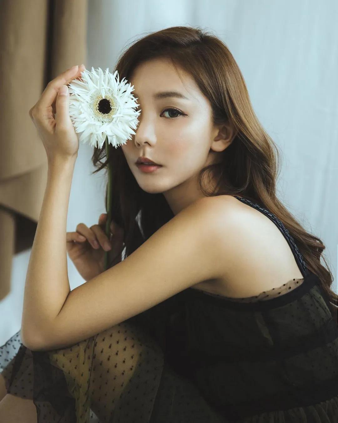 杨杨 Milly Yang杨婷娅 两粒大白馒令人口水直流(14)