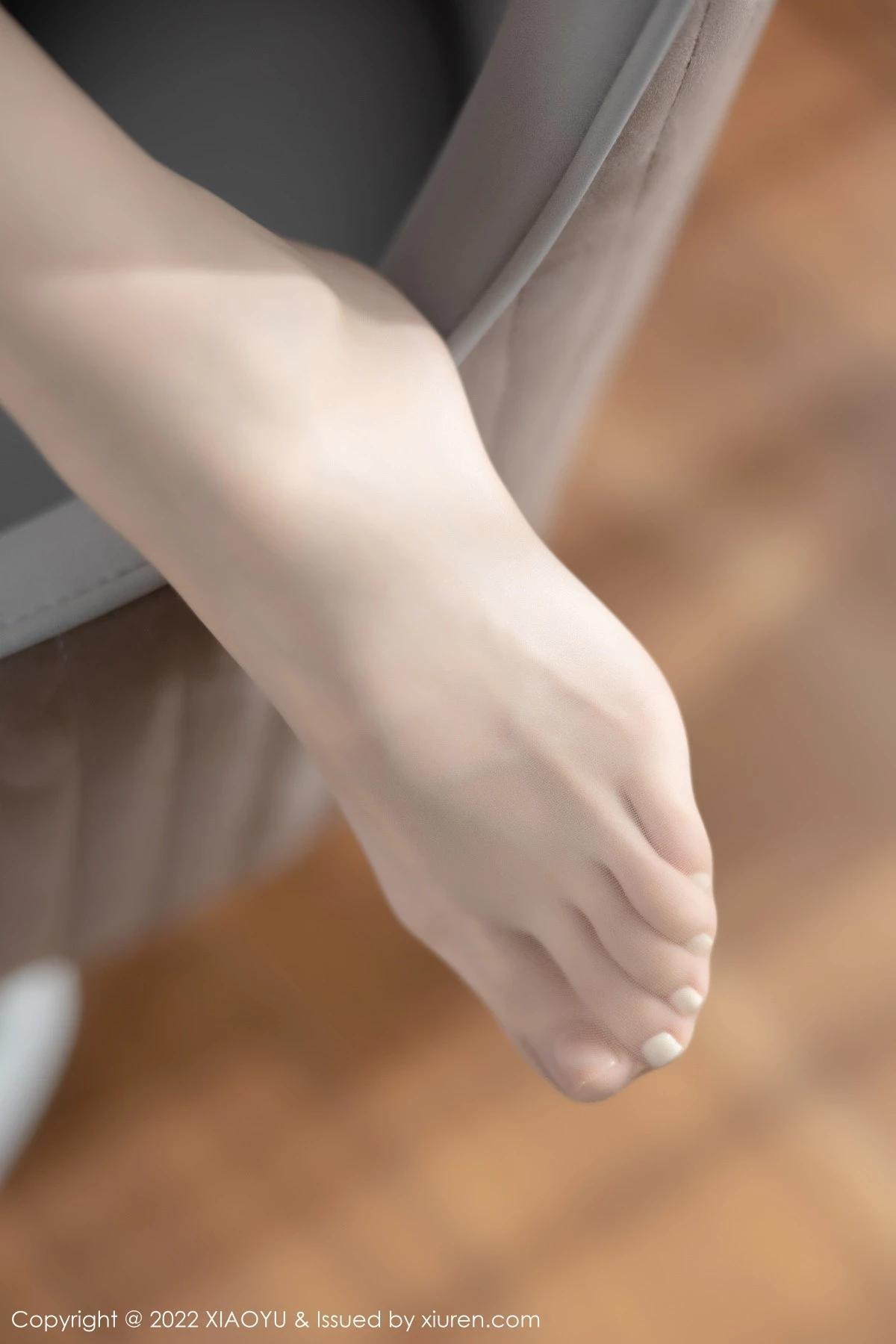 [XiaoYu畫語界]Vol.923_模特林星闌性感粉色露肩上衣配灰短裙露蕾絲內衣迷人誘惑寫真83P(29)