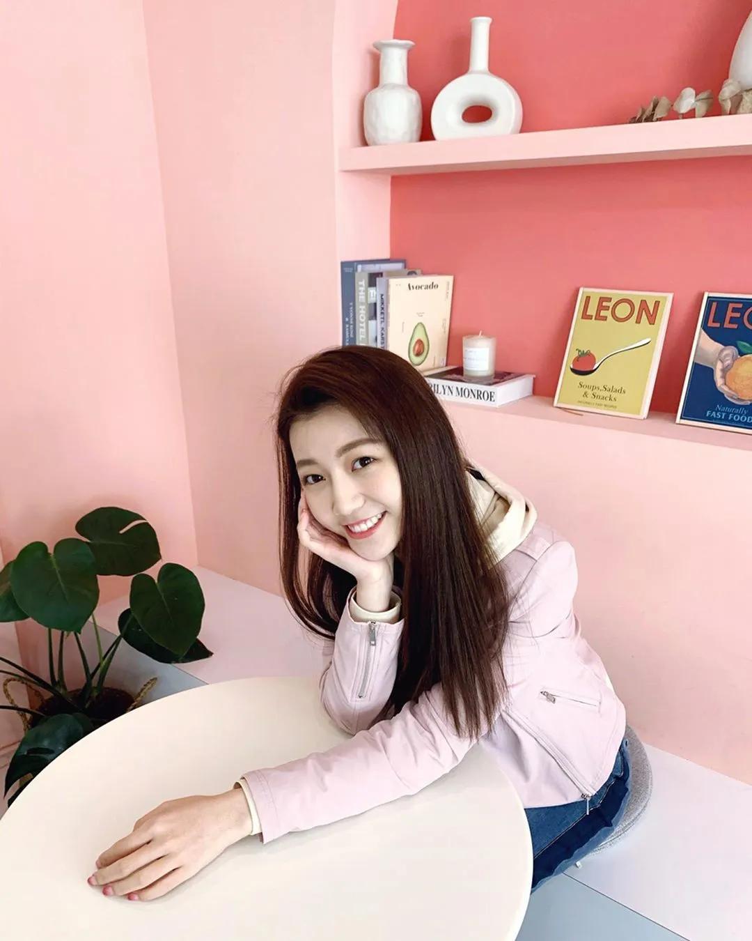 林芷芸 Yᴜɴɴɪᴇ 辅大正妹散发自然美...灿烂笑容甜炸(13)