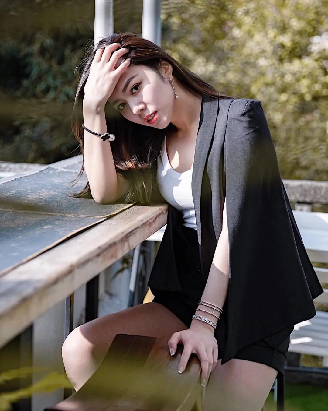 长荣空姐ELLY浑圆美乳配上火辣翘臀实在引人犯罪