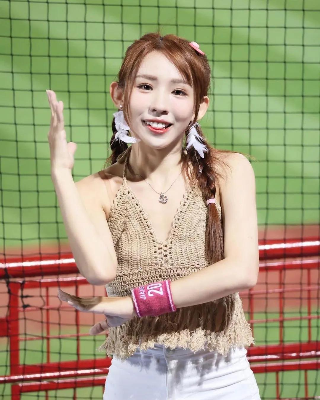 可爱小只马「讲姜」唯美乳形 白皙美肌好厉害