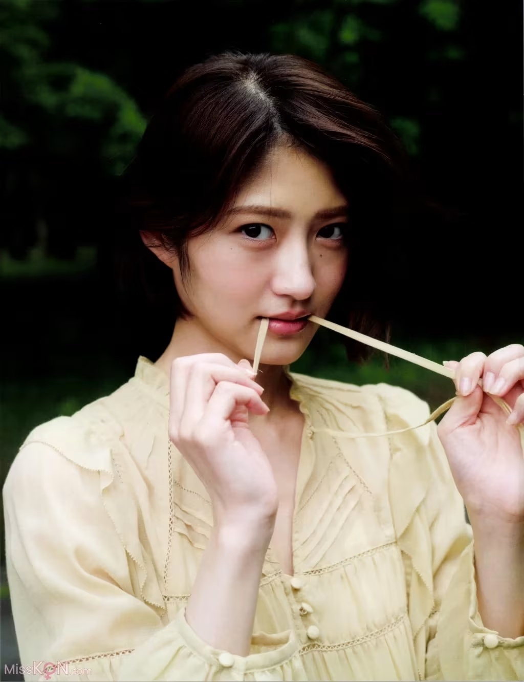 [JP] Yumi Wakatsuki (若月佑美)： 寫真集 アンド チョコレート (132 photos) - ( Page 1 / 2 )(13)