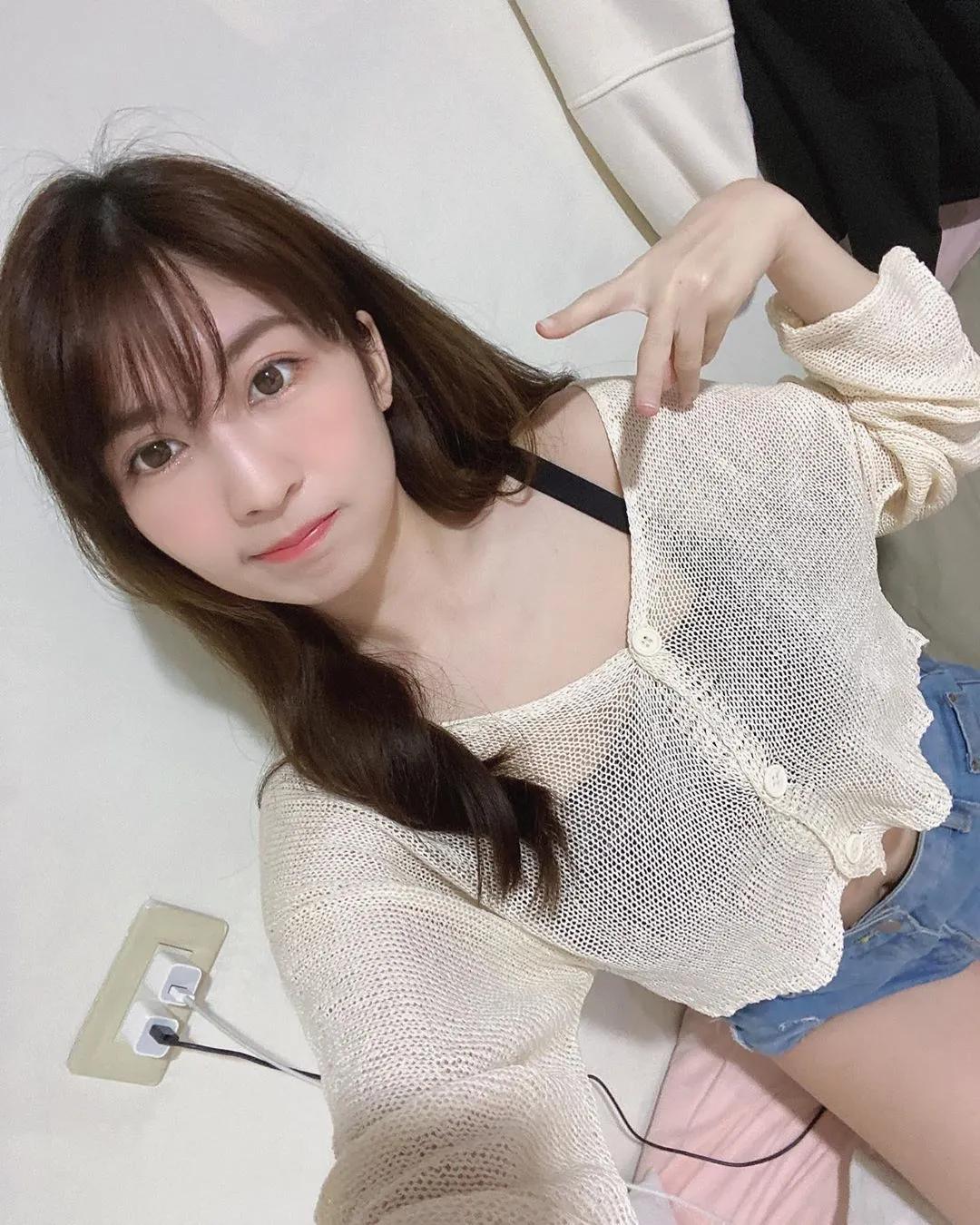 白皙又精致的脸蛋只要嘴角上扬就能让人恋爱~李蔼蔚Aiwei(10)