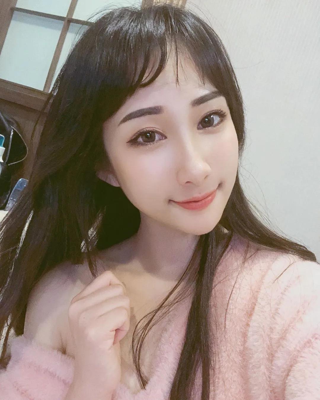 性感魅惑小妖精「岑晴晴Sunny」性感情趣衣骚现浑圆翘臀　饥渴「伸舌挑逗」求喂饱(5)