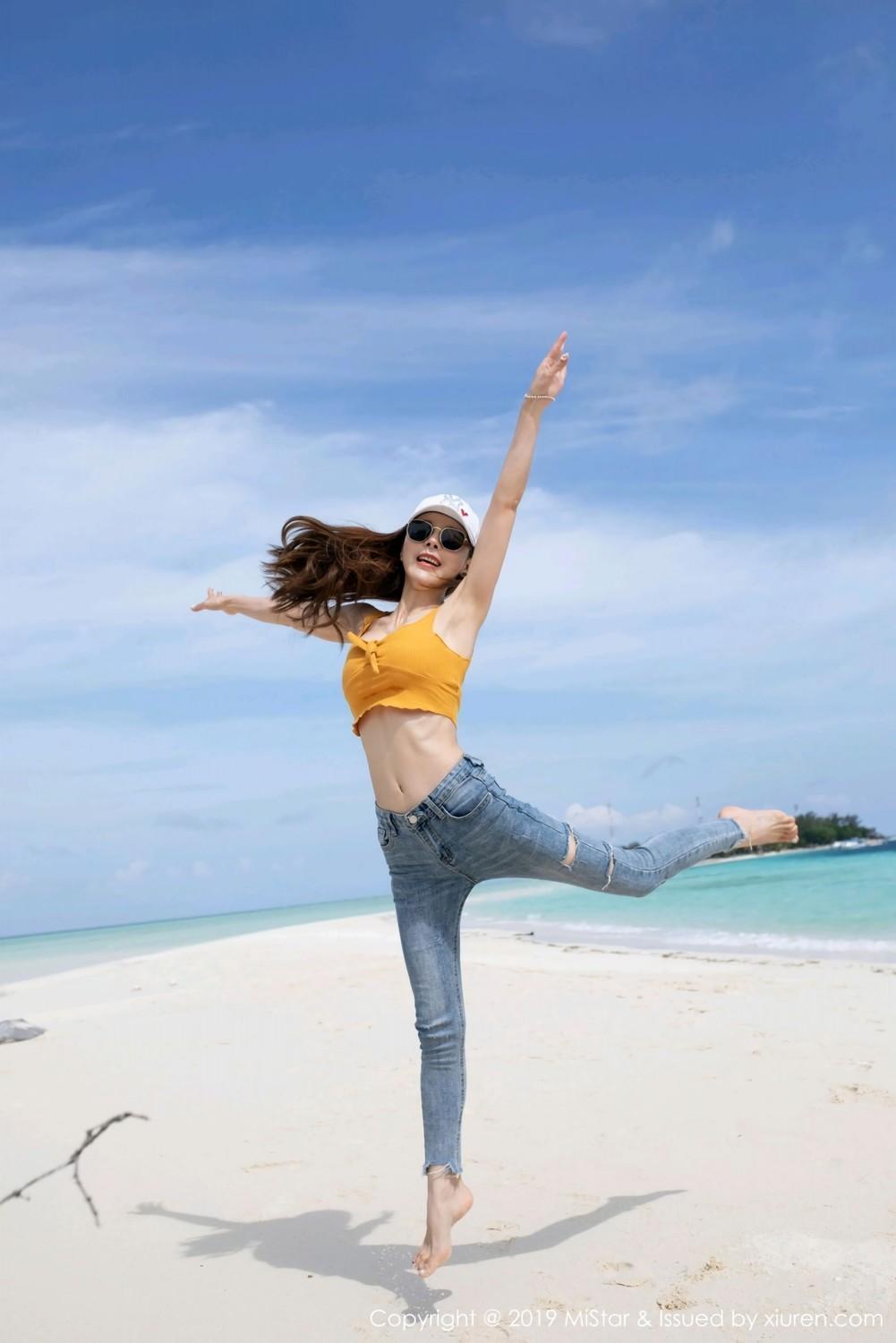 比基尼牛仔裤少女海边深沟露出 沈佳熹(4)