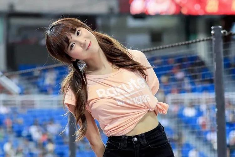 跟乐天女孩孟洁打壁球 整场香到不行！(10)