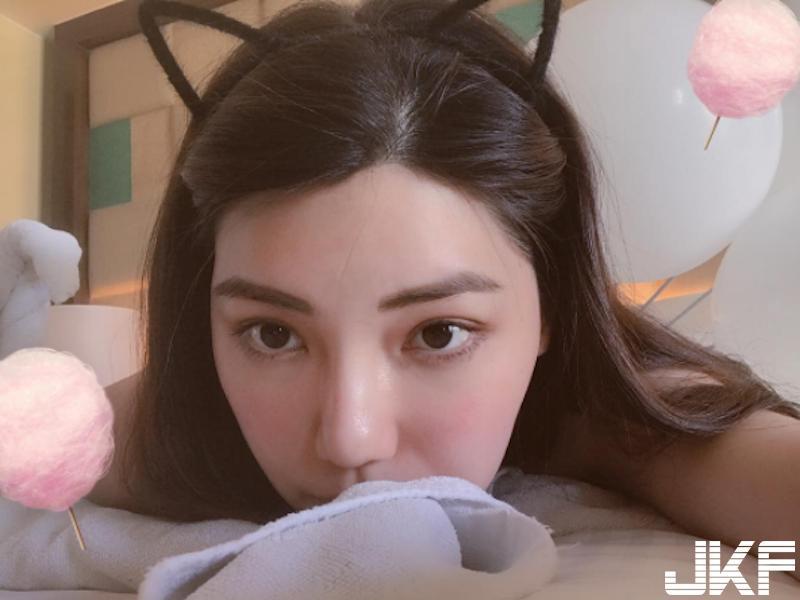 「华航正妹空姐」好像混血儿！出国大秀「白皙饱满」好身材！根本极品天菜！-小湿妹图(2)