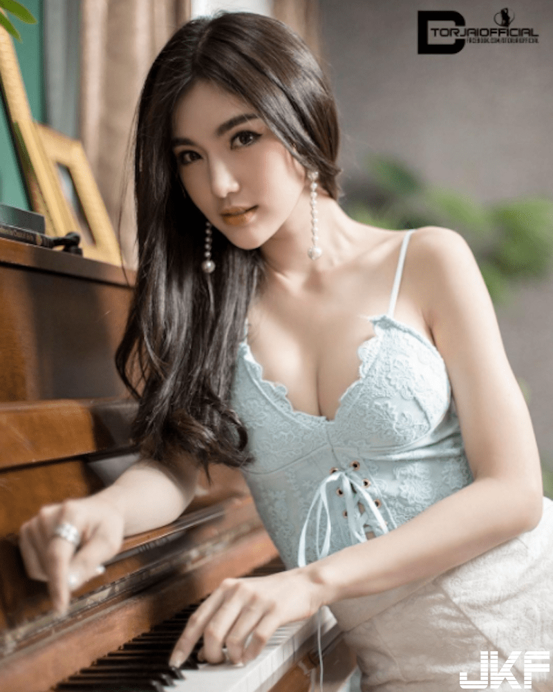 夏天到了！度假Villa「比基尼奶妹」疯拍照！连黑色薄纱也拍得超性感…-小湿妹图(16)