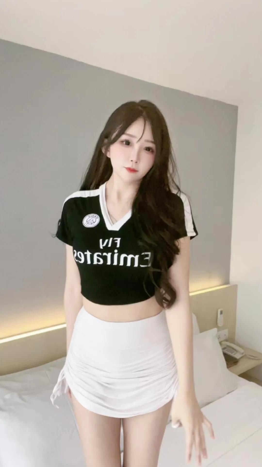 清新气质「饼饼儿」画面好撩人 比例亮眼(15)