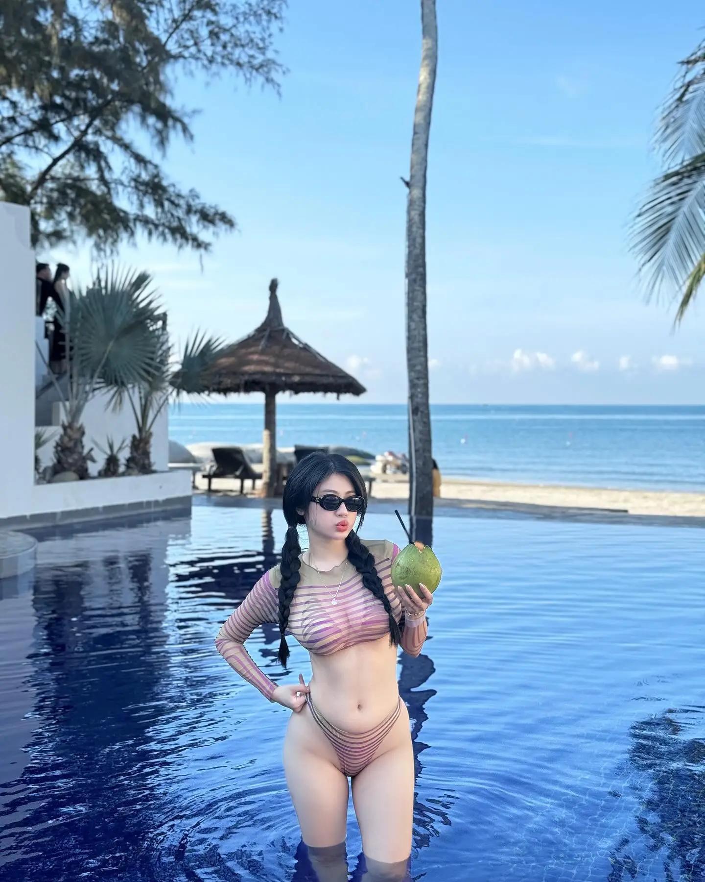 水汪大眼「Chin Chít」画面太诱惑 视角好吸魂