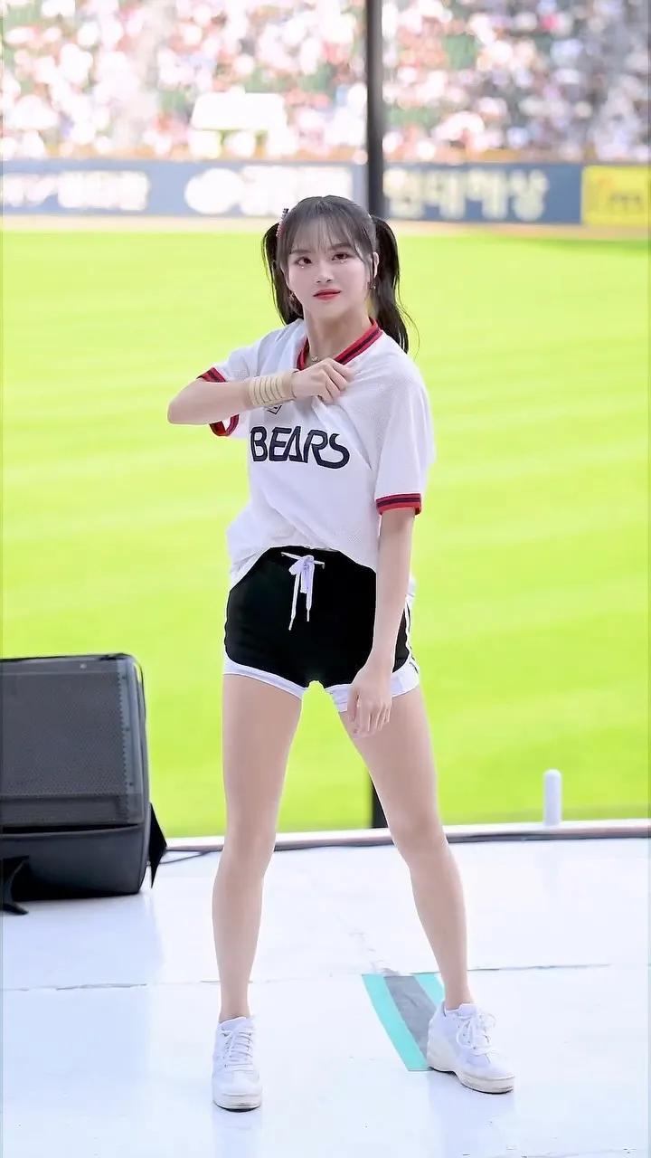 魅力四射的啦啦队员 박하정(Park Ha-jung)：她的甜美微笑与活力舞姿令人惊艳(78)