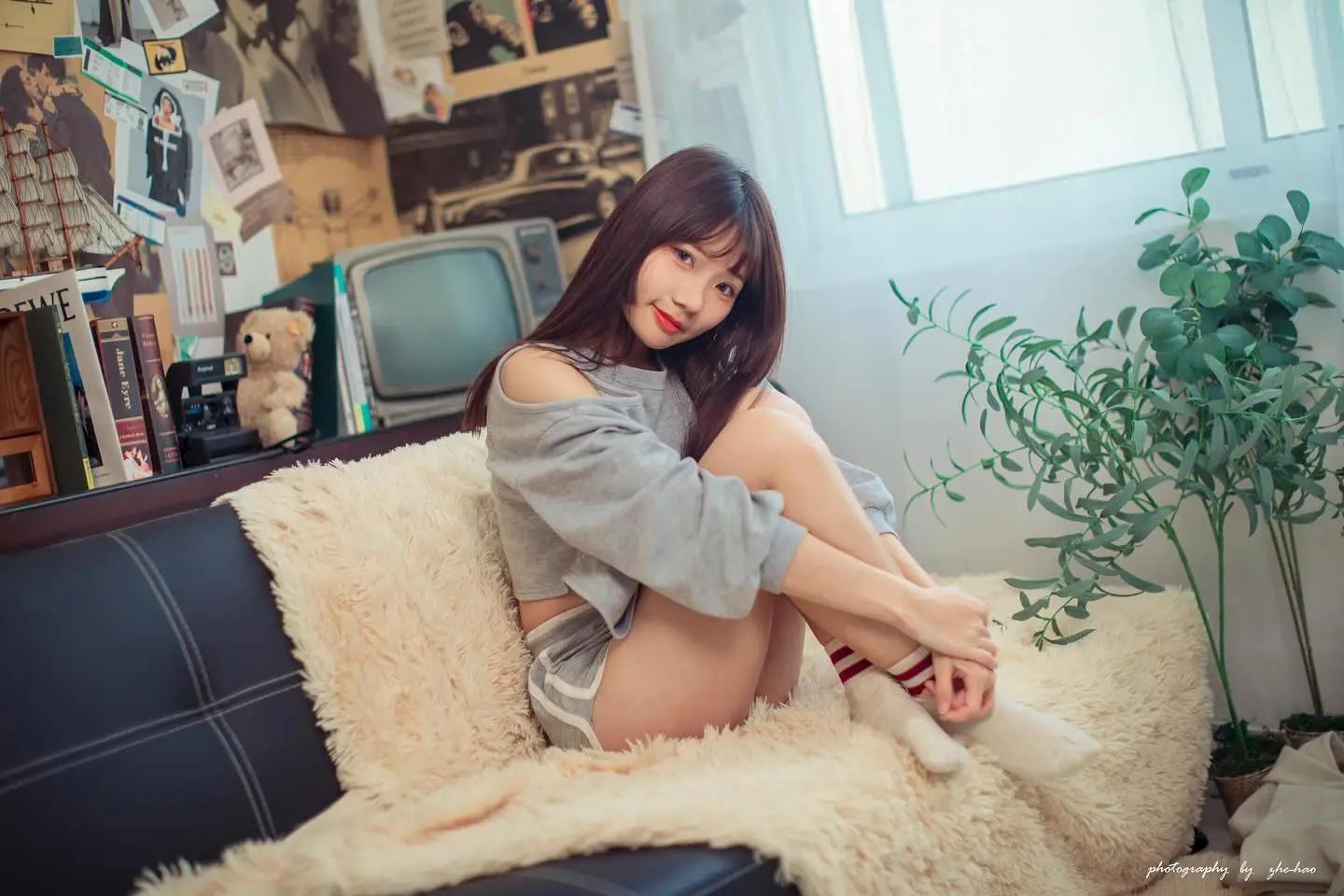 漂亮姊姊「Nimo尼莫」外型可甜可盐可性感 身材曲线超惹火(5)