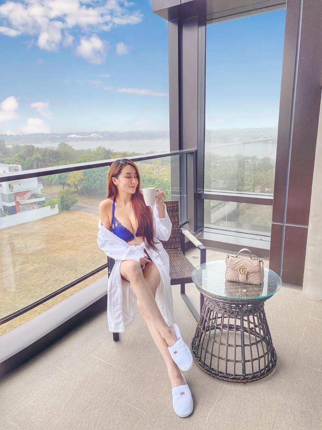 行走的腿精！性感美模「黛娜」高颜值充满电力 还有 105 cm 的美腿加持(11)