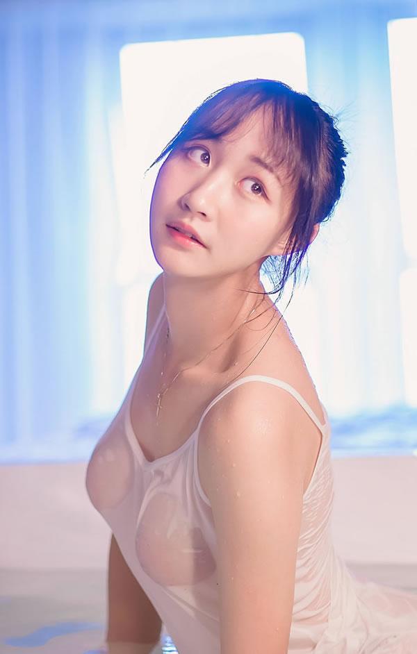 网红美女小何童鞋 - 浴室(17)