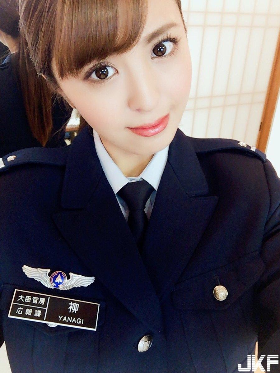 日本泡汤好精采！巨乳浴袍妹「差点包不住」好想伸出双手帮她扶！-小湿妹图(16)