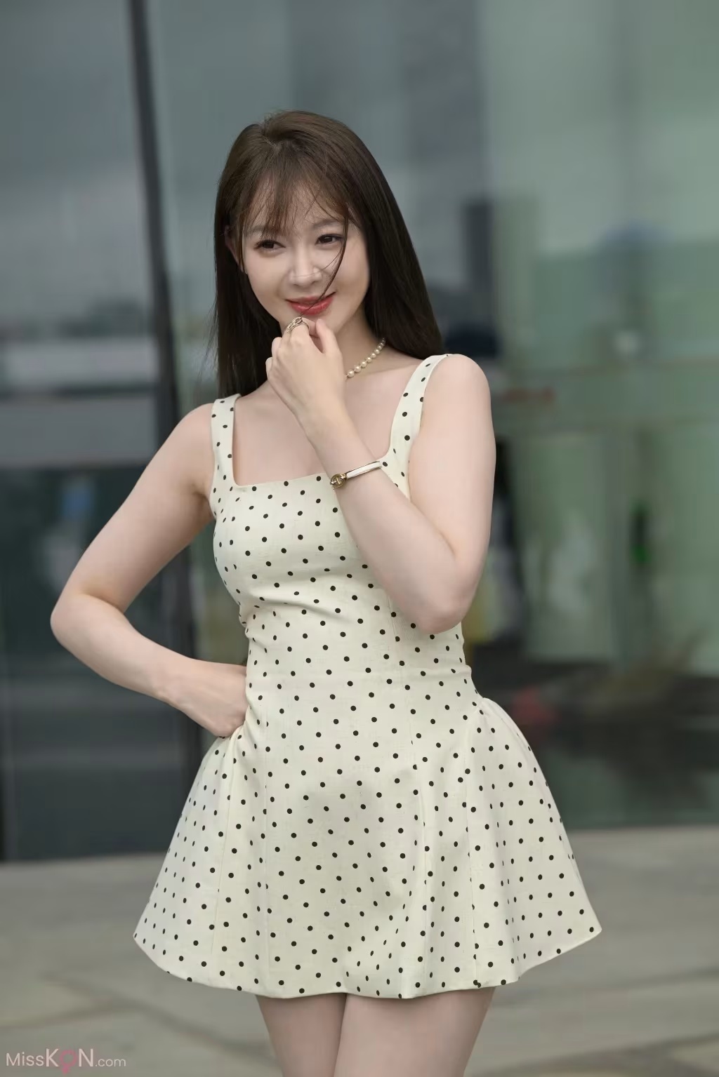 [精選街拍作品] No.5026： 非常之白嫩 (195 photos) - ( Page 1 / 2 )(16)