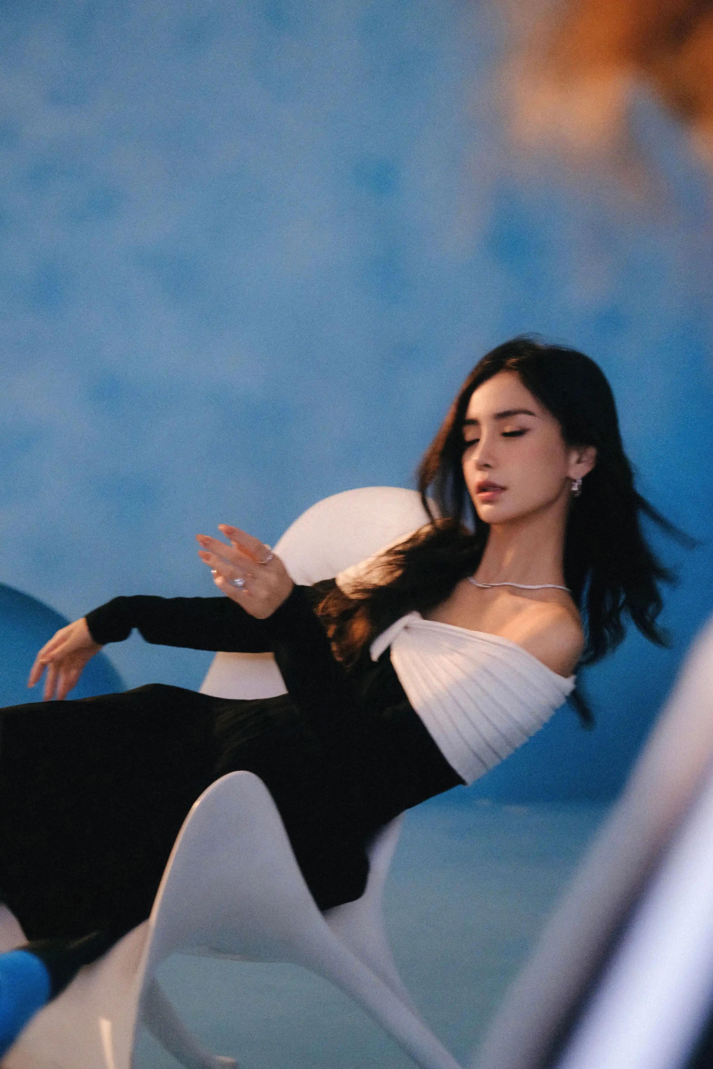 红秀杂志九月刊封面&花絮亮片人鱼姬—Angelababy杨颖[高清套图](5)