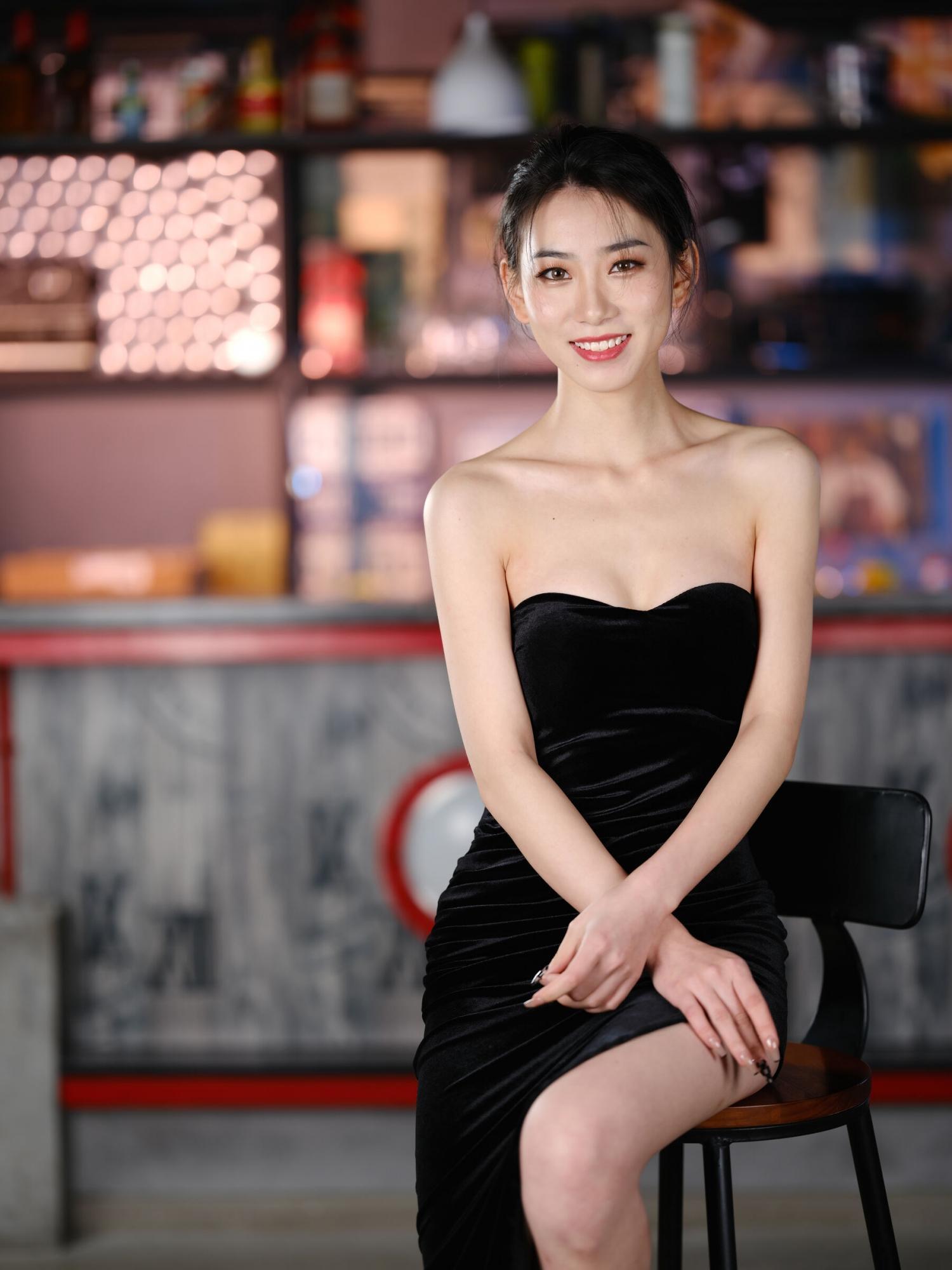 【陆模私拍】陆模-何诗婷 美模私拍无圣光福利图 (一)(1)