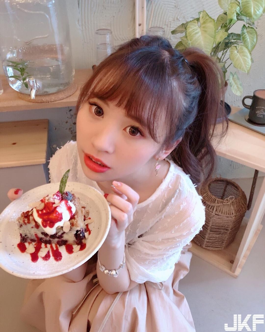 最萌美睫师「曈曈ㄦ」魅力双眸电力十足　甜美笑容让人恋爱！(6)