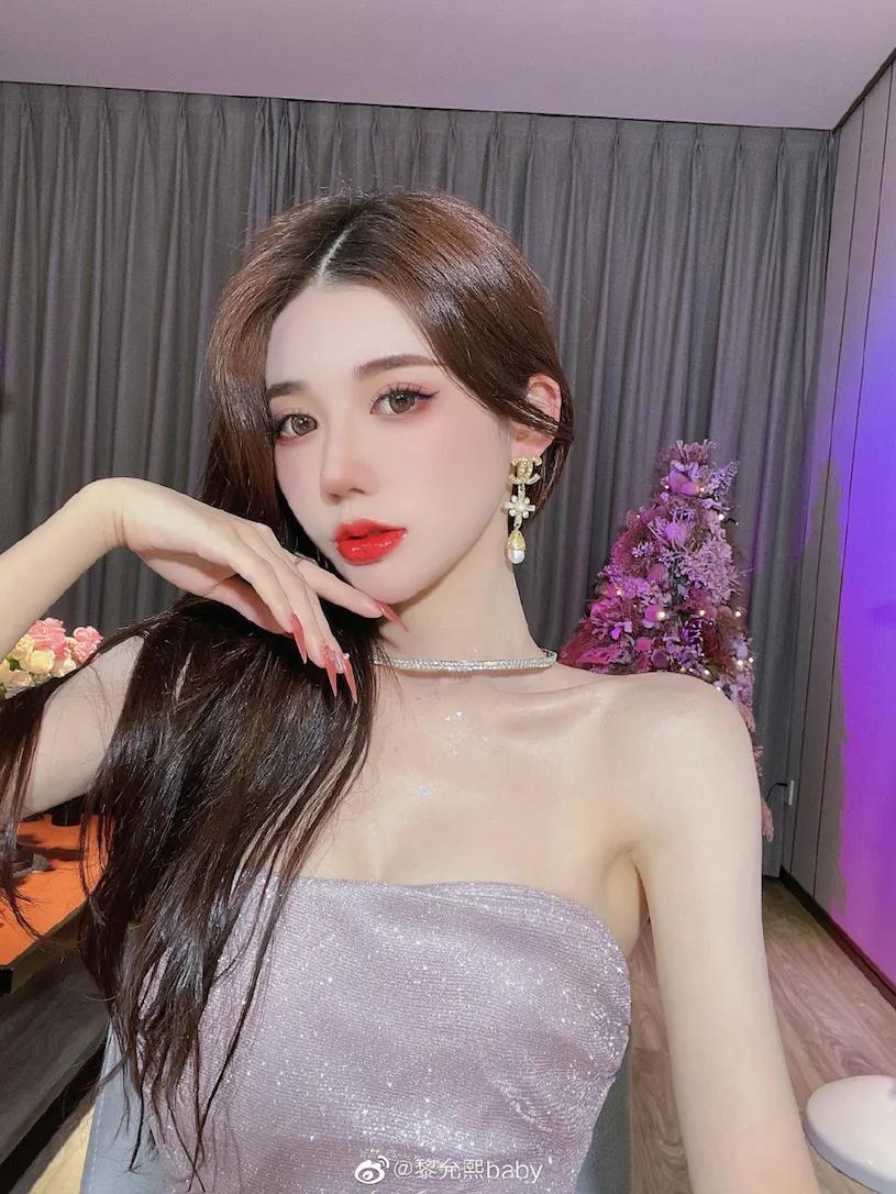 芭蕾舞正妹「画画时曲线太凶」，极品身材让人直呼「未来的女友」!-小湿妹图(8)